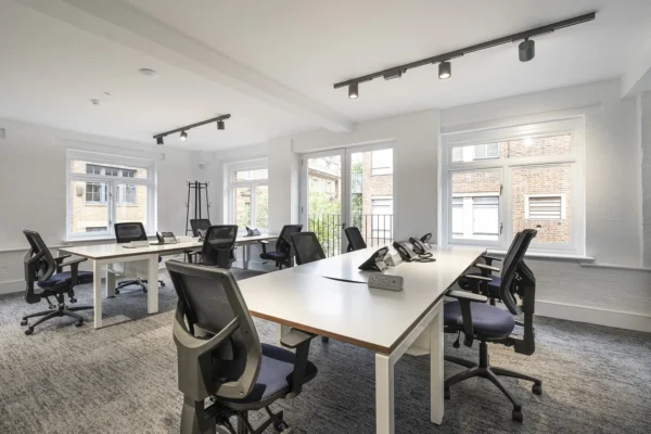 The-media-people-work-stations